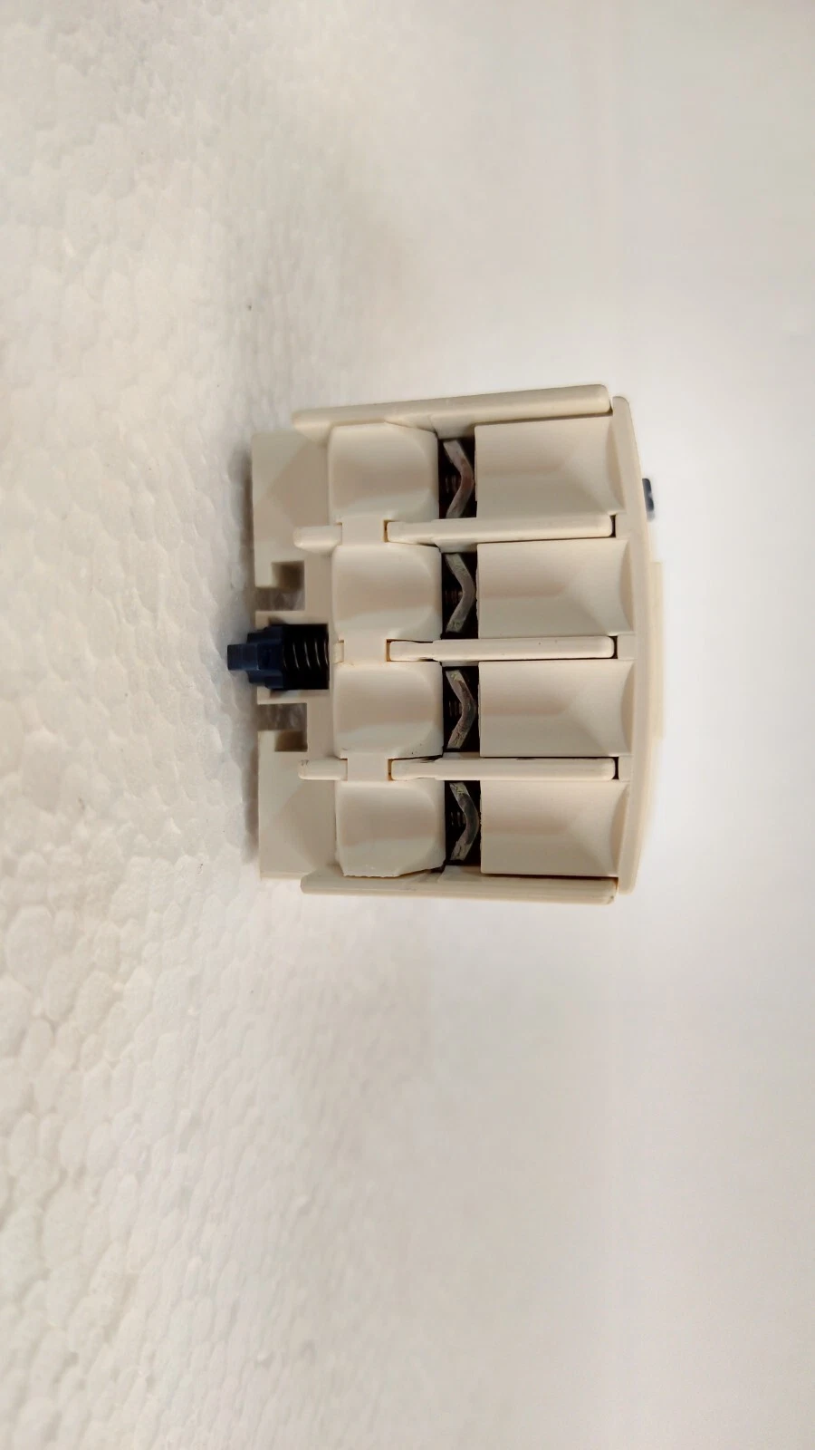 admin/uploads/uploads/schneider electric ladn04 four pole auxiliary_4.webp